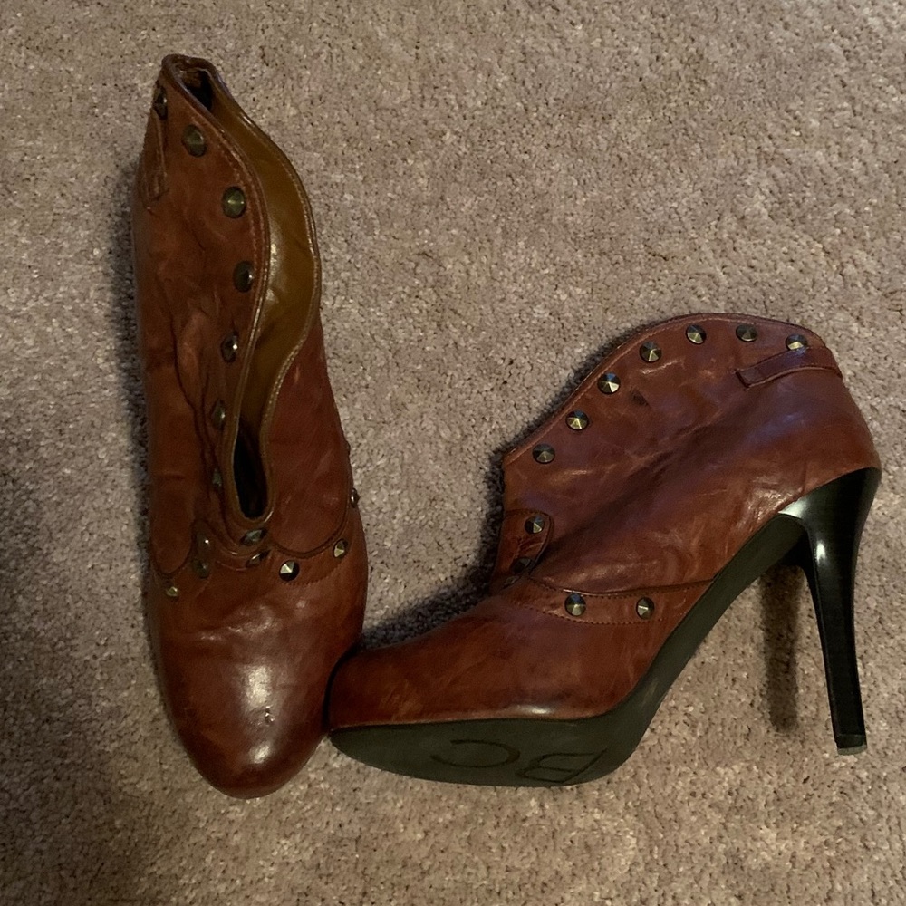 BCBG high heeled ankle booties NWOT